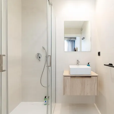 Elegante Y Luminoso En - Apto 5 By Apartamento