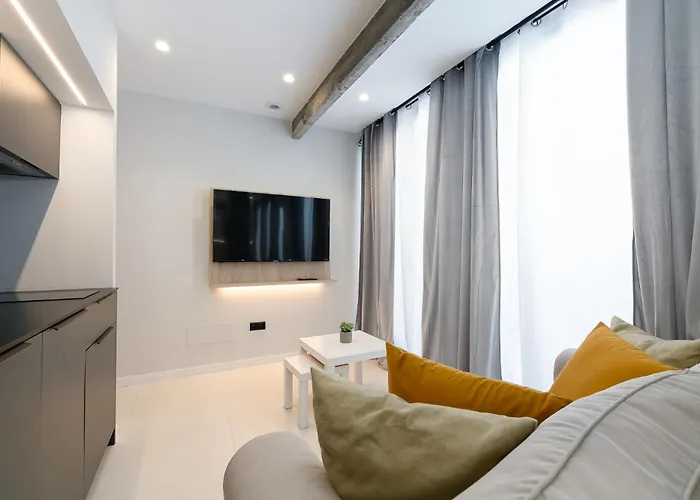 Elegante Y Luminoso En - Apto 5 By *